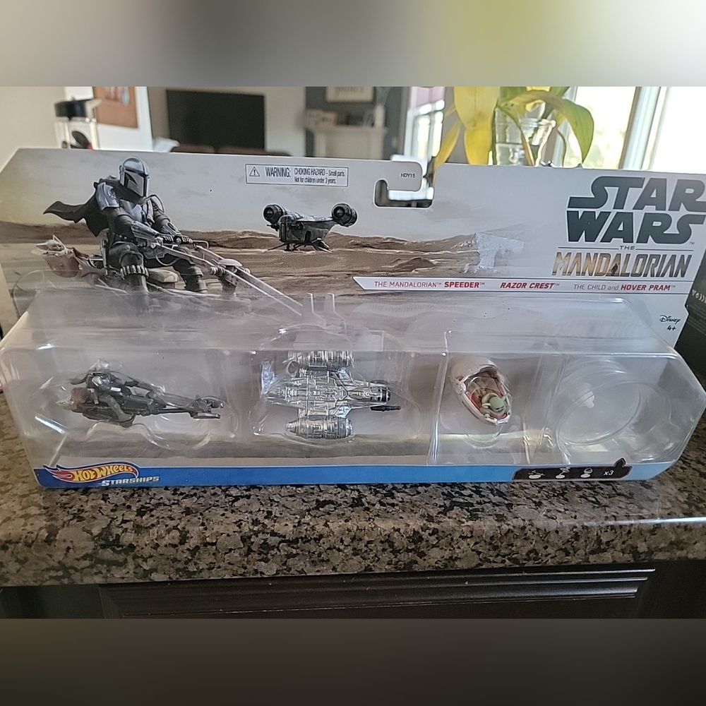 Hot Wheels Star Wars Starships Inspired By The Mandalorian Die-Cast Vehicles